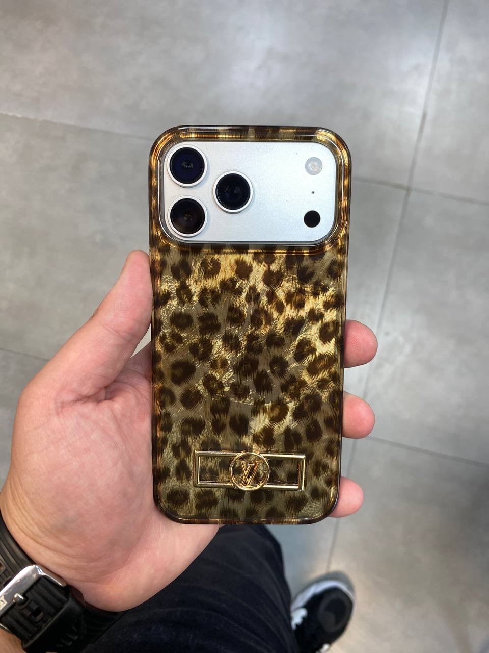 قاب آیفون LV اورجینال IMD