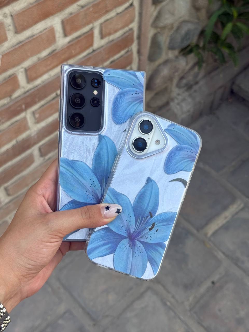 قاب آیفون lily blue