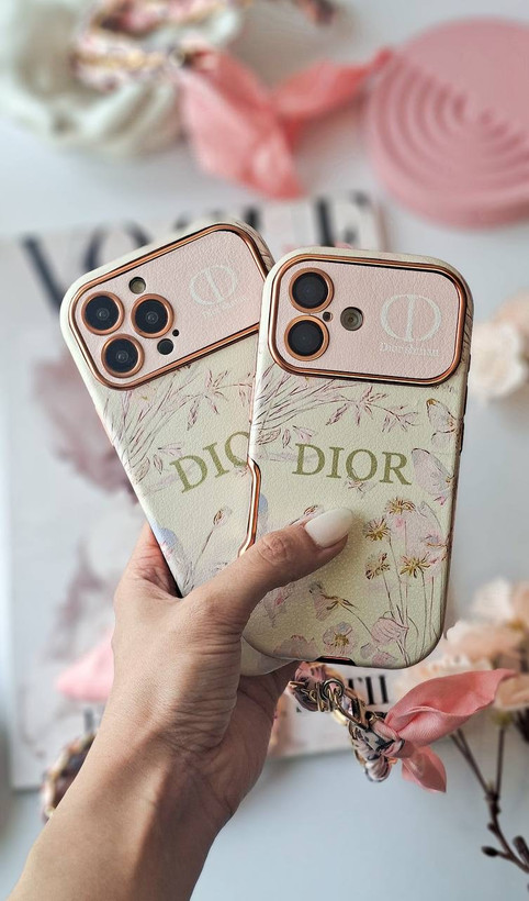 قاب کانسپت Dior همراه با آویز زنجیر و پارچه