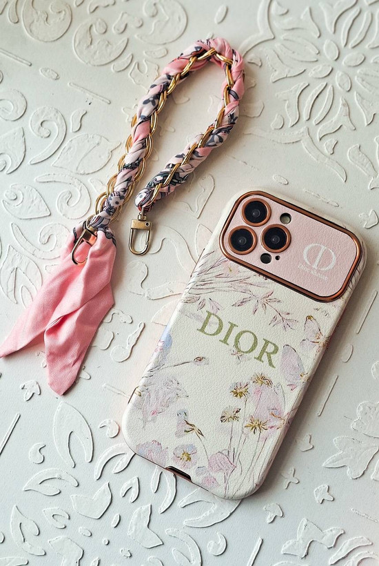 قاب کانسپت Dior همراه با آویز زنجیر و پارچه