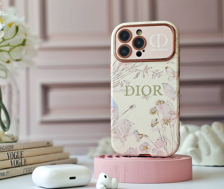 قاب کانسپت Dior همراه با آویز زنجیر و پارچه