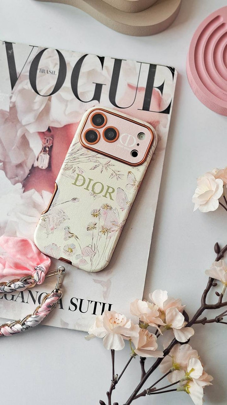 قاب کانسپت Dior همراه با آویز زنجیر و پارچه