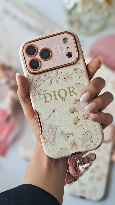 قاب کانسپت Dior همراه با آویز زنجیر و پارچه