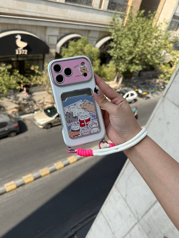 قاب آیفون خانواده گربه با آویز جاکارتی دار