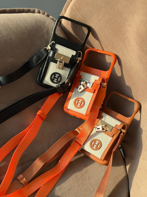 قاب هرمس Hermes lock دارای جای کارت و بند بلند گردنی
