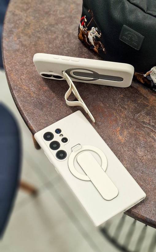 قاب io stand case